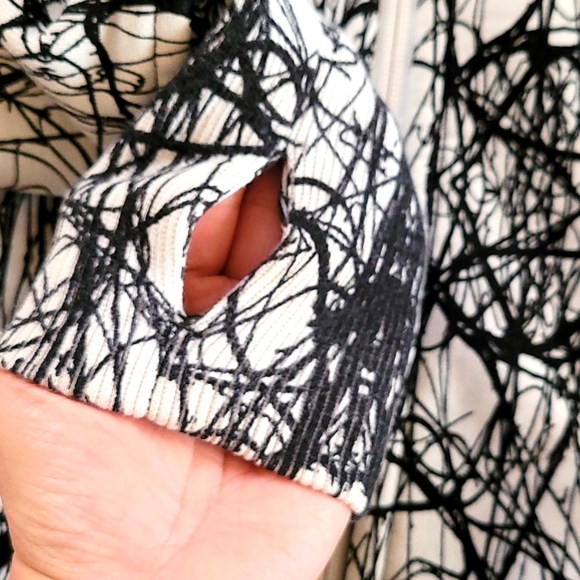 Lululemon Scuba Hoodie black white scribble print Size 6 - Picture 13 of 14